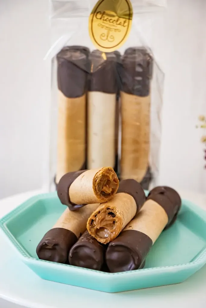 Barquillos rellenos con manjar